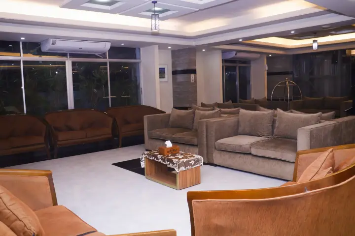 Lobby lounge